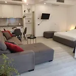 E&A Apartments Guesthouse