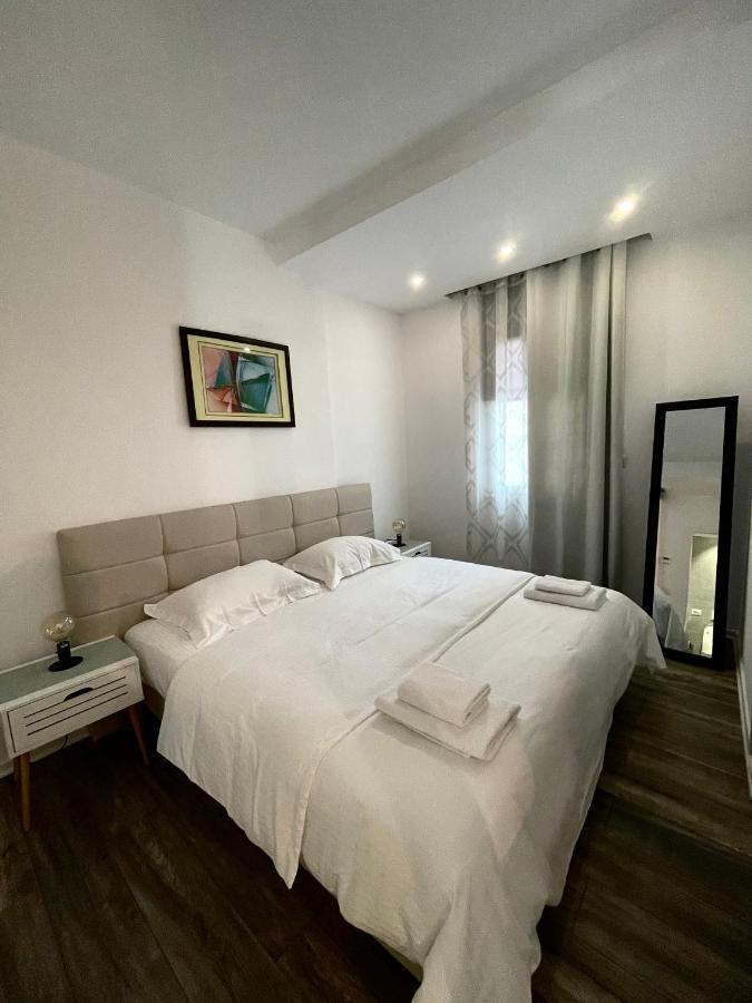 Apartment E&a